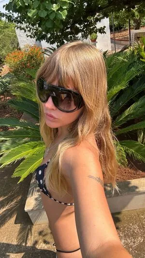 Victoria De Angelis OnlyFans Leaked Free Thumbnail Picture - #GunIqeRNAd