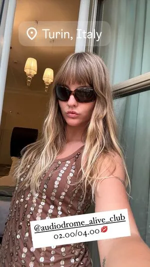 Victoria De Angelis OnlyFans Leaked Free Thumbnail Picture - #LHyZATfUSo