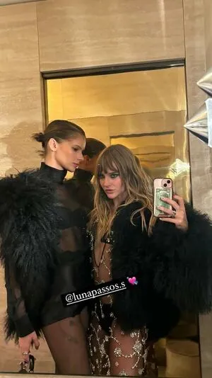 Victoria De Angelis OnlyFans Leaked Free Thumbnail Picture - #hijl98FUPS