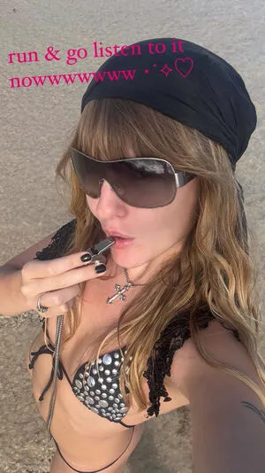 Victoria De Angelis OnlyFans Leaked Free Thumbnail Picture - #mUIDS3ctuW