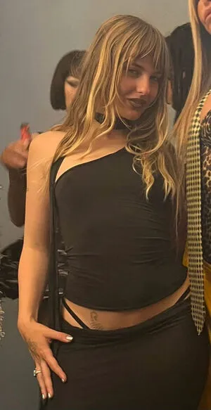 Victoria De Angelis OnlyFans Leaked Free Thumbnail Picture - #moDPy9h2hx
