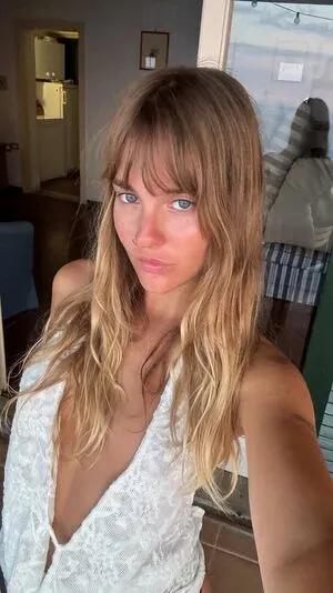Victoria De Angelis OnlyFans Leaked Free Thumbnail Picture - #x9pMis603f