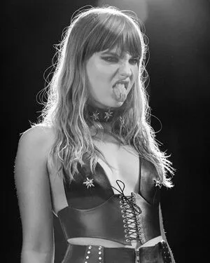 Victoria De Angelis OnlyFans Leaked Free Thumbnail Picture - #7YB2QR6GF6