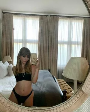 Victoria De Angelis OnlyFans Leaked Free Thumbnail Picture - #810s3baVW1