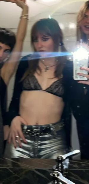 Victoria De Angelis OnlyFans Leaked Free Thumbnail Picture - #CB5P8WslIL