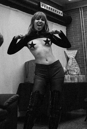 Victoria De Angelis OnlyFans Leaked Free Thumbnail Picture - #pSCZH3U26f