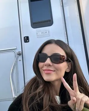 Victoria Justice OnlyFans Leaked Free Thumbnail Picture - #WaBLULUmB4