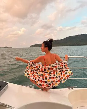 Victoria Justice OnlyFans Leaked Free Thumbnail Picture - #1JII8oQTw2