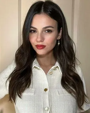 Victoria Justice OnlyFans Leaked Free Thumbnail Picture - #2BEiLIrk21