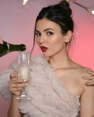 Victoria Justice OnlyFans Leaked Free Thumbnail Picture - #gYvGE2v8S1