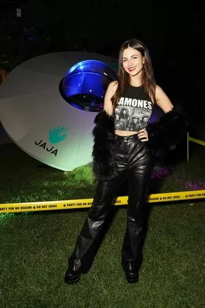 Victoria Justice OnlyFans Leaked Free Thumbnail Picture - #iiZA0ZrD3o
