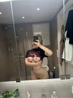 Vikkzy OnlyFans Leaked Free Thumbnail Picture - #iSajbmOzby