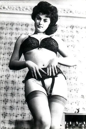 Vintage English Pinups OnlyFans Leaked Free Thumbnail Picture - #36Am3A9ru4