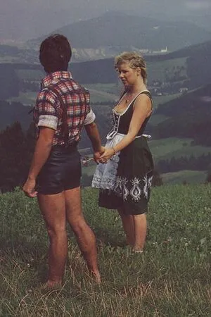 Vintage Erwachsenen Zeitschriften OnlyFans Leaked Free Thumbnail Picture - #HMKITSKAMD