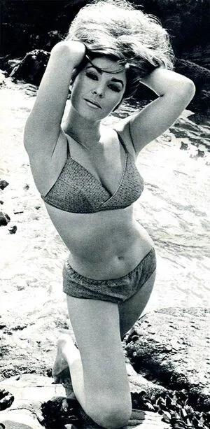 Vintage Sexy Celebs OnlyFans Leaked Free Thumbnail Picture - #DDx1LYqX90