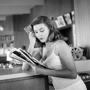 Vintage Sexy Celebs OnlyFans Leaked Free Thumbnail Picture - #GTAh3KWquy