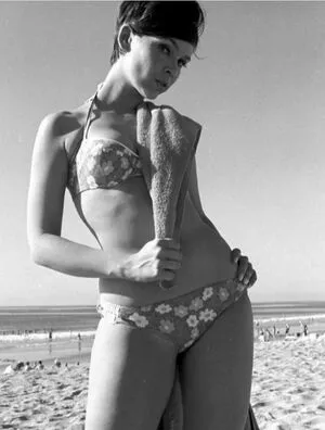 Vintage Sexy Celebs OnlyFans Leaked Free Thumbnail Picture - #RRpoS00spL
