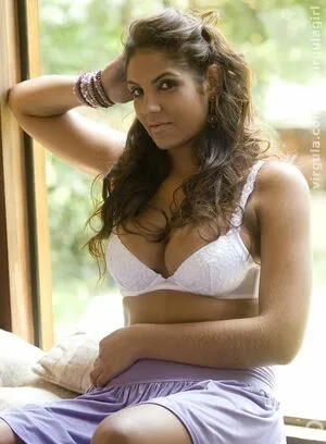 Virgula Girl OnlyFans Leaked Free Thumbnail Picture - #dWuXASE042