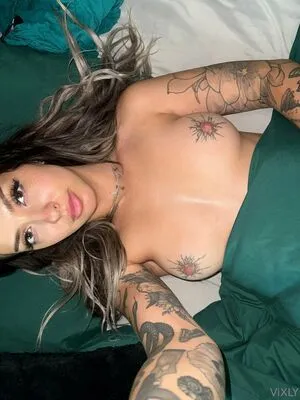 Vixly OnlyFans Leaked Free Thumbnail Picture - #4XywJe8nH1