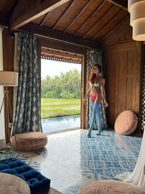 Walking Higher OnlyFans Leaked Free Thumbnail Picture - #figv3DLlh9