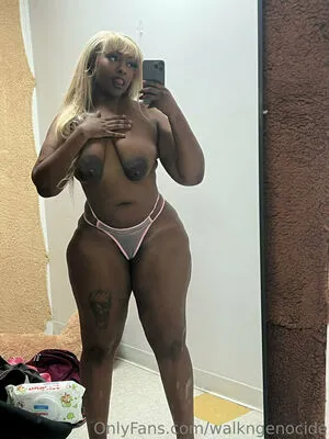 Walkngenocide OnlyFans Leaked Free Thumbnail Picture - #UriNNk0dp1