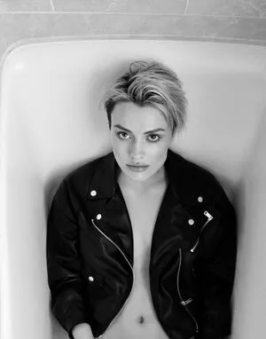 Wallis Day OnlyFans Leaked Free Thumbnail Picture - #9DdWOyeTFS