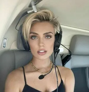 Wallis Day OnlyFans Leaked Free Thumbnail Picture - #9nDZmfIbrl