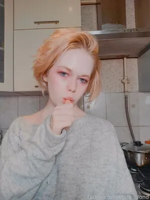 White Blond OnlyFans Leaked Free Thumbnail Picture - #MbggeDIIcV