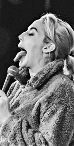 Whitney Cummings OnlyFans Leaked Free Thumbnail Picture - #D42mqCk6fK