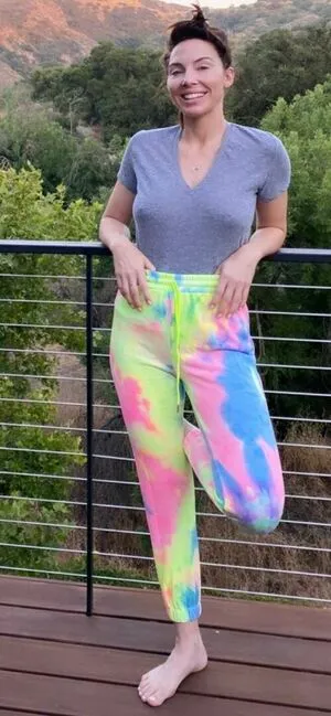 Whitney Cummings OnlyFans Leaked Free Thumbnail Picture - #isFXbyf7Z9