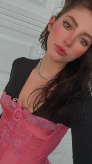 Willow Shields OnlyFans Leaked Free Thumbnail Picture - #DHjbikstje