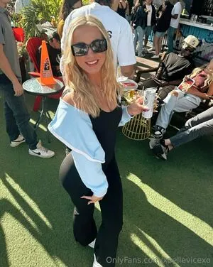 Xoellevicexo OnlyFans Leaked Free Thumbnail Picture - #AlJJpPuuIO