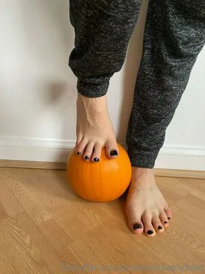 Xoxolovelyfeet OnlyFans Leaked Free Thumbnail Picture - #6GvmG3ZhWe