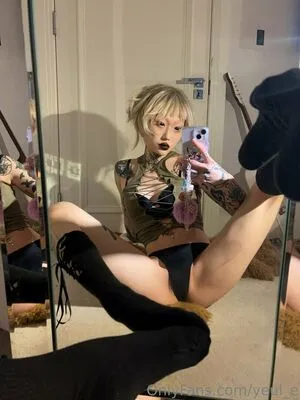Yeule OnlyFans Leaked Free Thumbnail Picture - #SFcNERNiL9