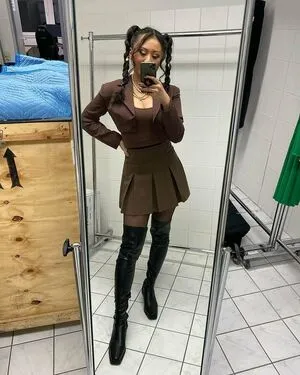Yinsu Collins OnlyFans Leaked Free Thumbnail Picture - #ADXwa3a4ng
