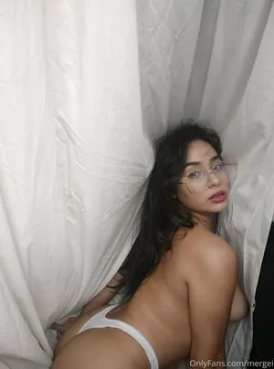 Yiyisweetcousin OnlyFans Leaked Free Thumbnail Picture - #7Obdktd4ZG