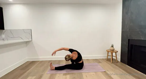 Yogawithemily OnlyFans Leaked Free Thumbnail Picture - #36lwuriREU