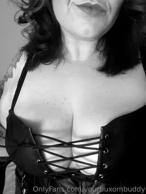 Yourbuxombuddy OnlyFans Leaked Free Thumbnail Picture - #amobQ9kPjM
