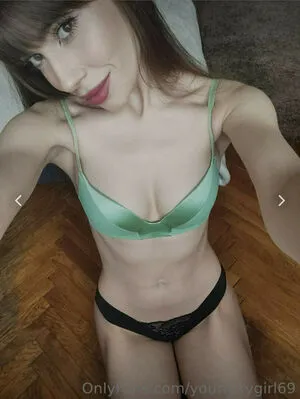 Yourfoxygirl69 OnlyFans Leaked Free Thumbnail Picture - #ICIHj3u2FG
