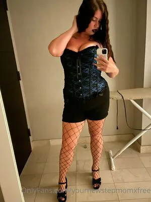 Yournewstepmomxfree OnlyFans Leaked Free Thumbnail Picture - #AcsWLFOByS