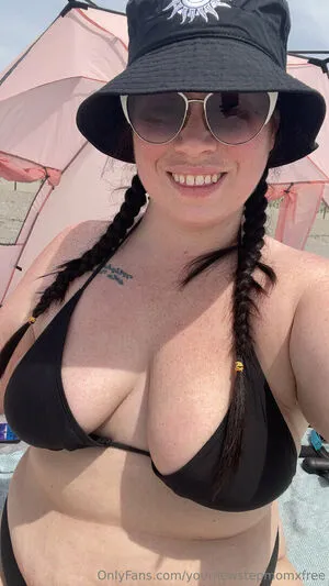 Yournewstepmomxfree OnlyFans Leaked Free Thumbnail Picture - #MwJ836GRtU
