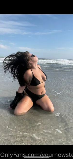 Yournewstepmomxfree OnlyFans Leaked Free Thumbnail Picture - #X54GpRrRrO