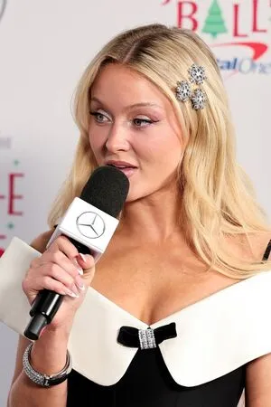 Zara Larsson OnlyFans Leaked Free Thumbnail Picture - #x3dOQ0Iko3