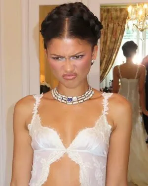 Zendaya OnlyFans Leaked Free Thumbnail Picture - #Y3dgRPmtm1