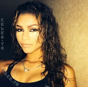 Zendaya OnlyFans Leaked Free Thumbnail Picture - #iBox47mSR3