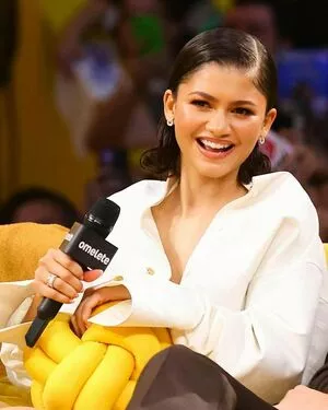 Zendaya OnlyFans Leaked Free Thumbnail Picture - #1koiR8SPEt