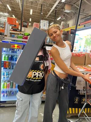 Zendaya OnlyFans Leaked Free Thumbnail Picture - #9Gkk1ByQ70