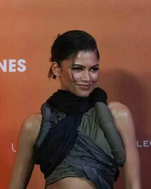 Zendaya OnlyFans Leaked Free Thumbnail Picture - #AKSI9nShDj