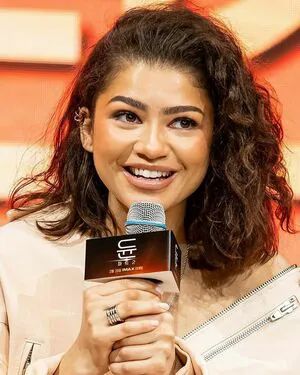 Zendaya OnlyFans Leaked Free Thumbnail Picture - #HoFYCiIByb