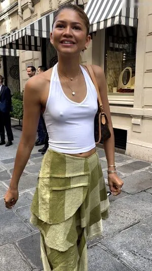 Zendaya OnlyFans Leaked Free Thumbnail Picture - #kauJIzSe8A